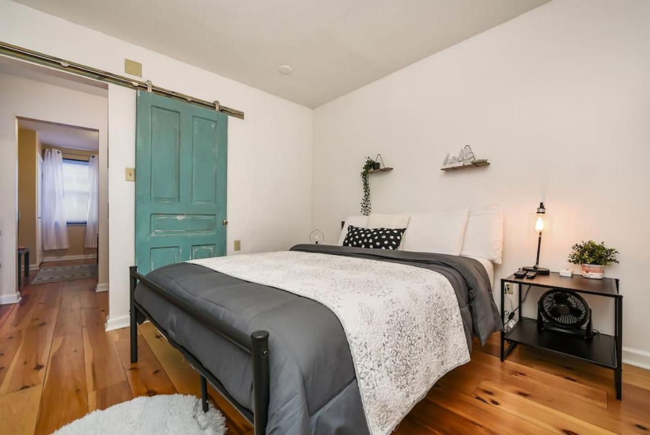 Hostwise - The Ocala - Free Parking, Cool Space, Spiral Stairs Holiday home