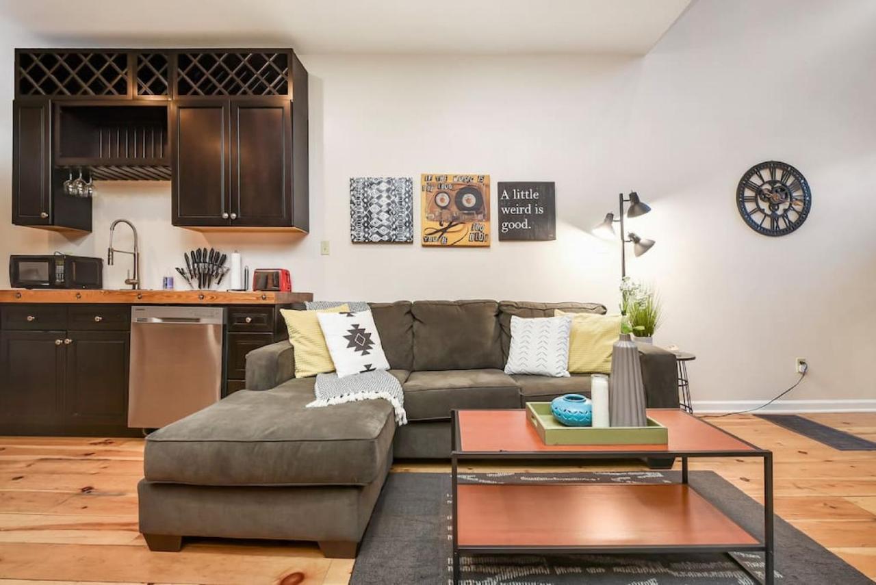Ferienhaus Hostwise - The Ocala - Free Parking, Cool Space, Spiral Stairs