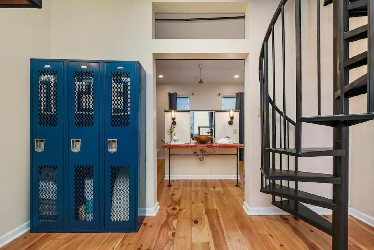 Ferienhaus Hostwise - The Ocala - Free Parking, Cool Space, Spiral Stairs