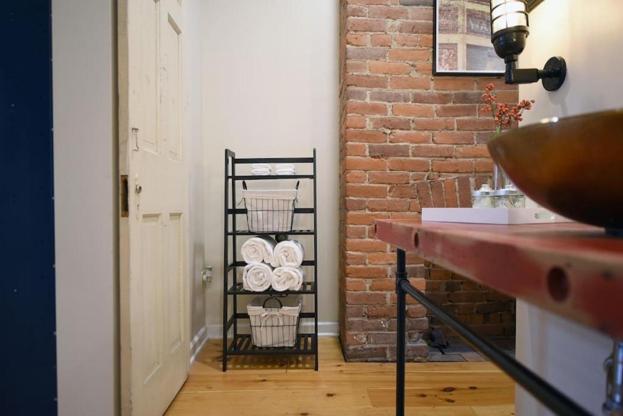Hostwise - The Ocala - Free Parking, Cool Space, Spiral Stairs Ferienhaus